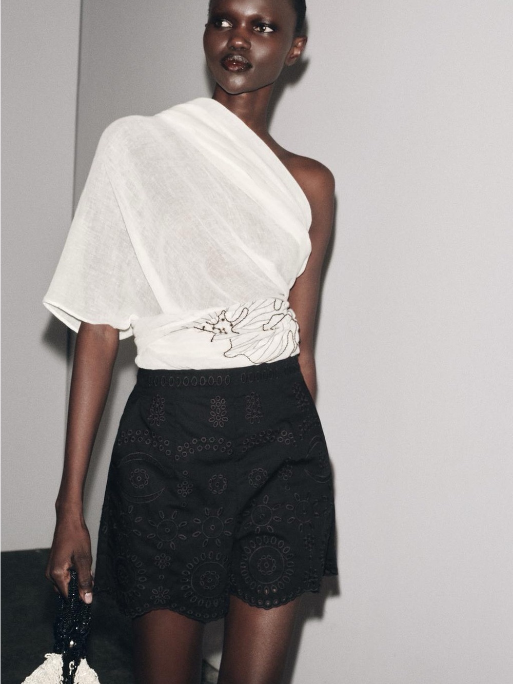 ZARA ZW COLLECTION PERFORATED EMBROIDERY BERMUDA SHORTS size M